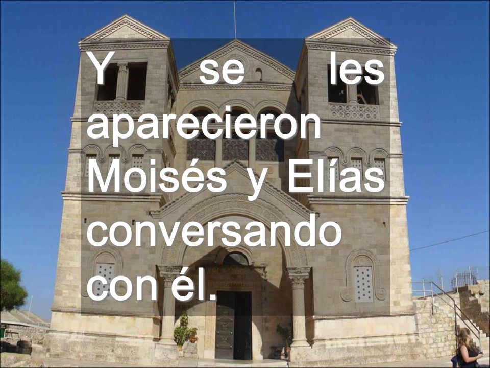 Y se les aparecieron Moisés y Elías conversando con él.