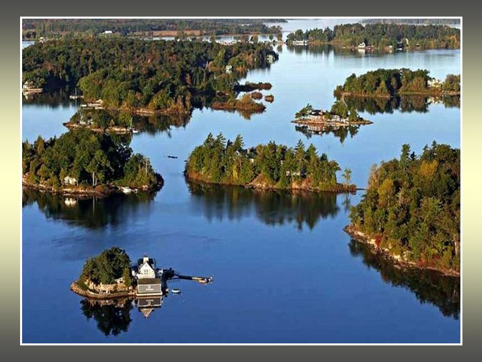 Las Mil Islas son una cadena de islotes que se hallan a ambos lados de la frontera EUA- Canadá, en el río San Lorenzo.