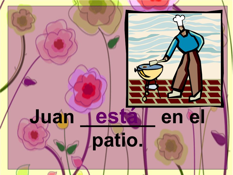 Juan _______ en el patio. está