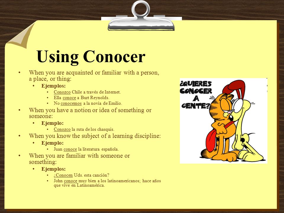 Using Conocer When you are acquainted or familiar with a person, a place, or thing: Ejemplos: Conozco Chile a través de Internet.