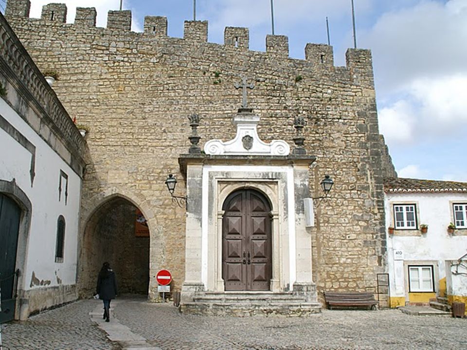 Y todo este legado medieval ha dejado un rastro en casas, calles, palacios e iglesias de Óbidos, un pueblo de calles empedradas y casas blancas.
