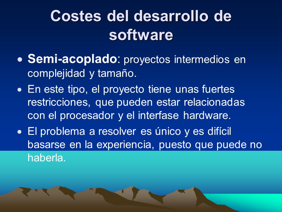 Costes del desarrollo de software Semi-acoplado: proyectos intermedios en complejidad y tamaño.